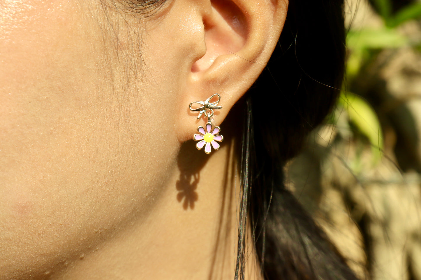 Daisy Delight Clip On Earrings